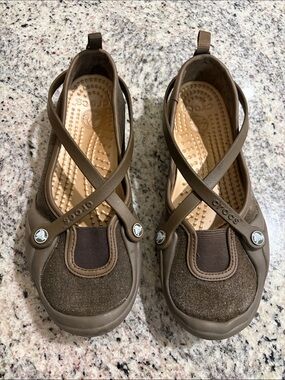 CROCS Women’s Brown Cross-Strap Canvas Flats